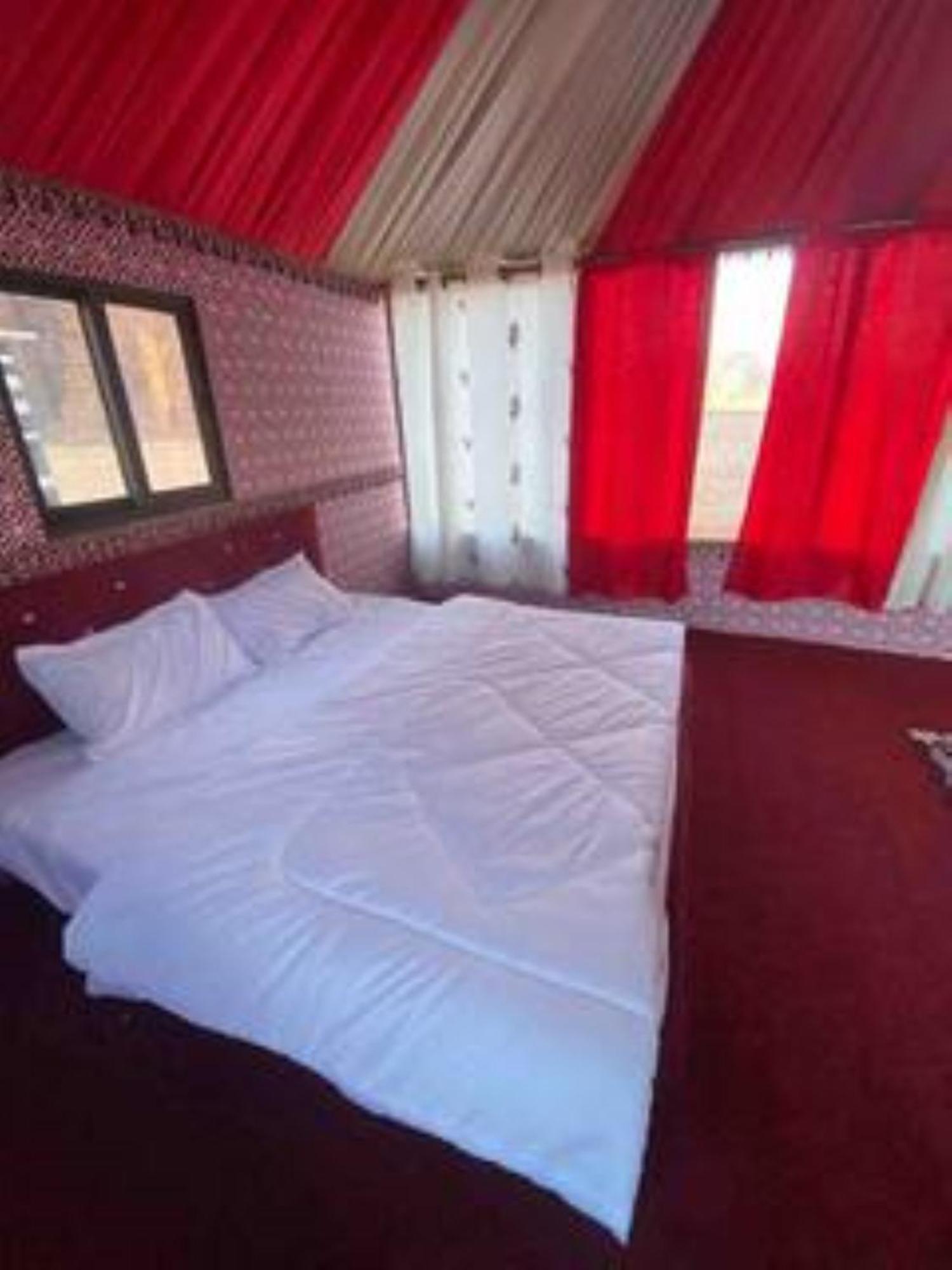 Calm Camp Panzió Rum vádi Kültér fotó